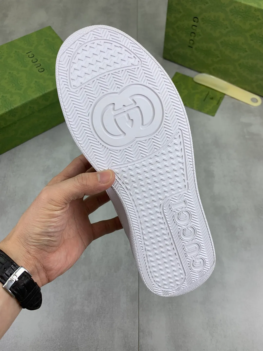 Men's shoes 💰P400💰【New model】 🆘 The latest model from Gucci official website 🎁 Classic casual and fashionable men's shoes 👟 Hot model 💥 Simple and elegant style, exclusive for trendy men. Unique latest brand elements from the official website 👑 Original Gucci decoration, fashionable and generous, made of original soft calfskin fabric ➕ Comfortable soft pigskin lining ✅Wear-resistant rubber outsole specified on the official website_Full elasticity, classic model taken in real life🎬Color: 5️⃣colors available😍Number: 38-44 (45 46 customized)